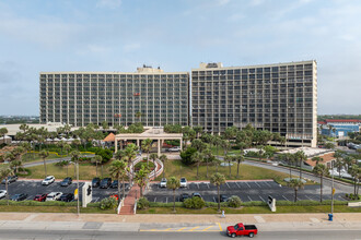 Condos at The San Luis Resort in Galveston, TX - Foto de edificio - Building Photo