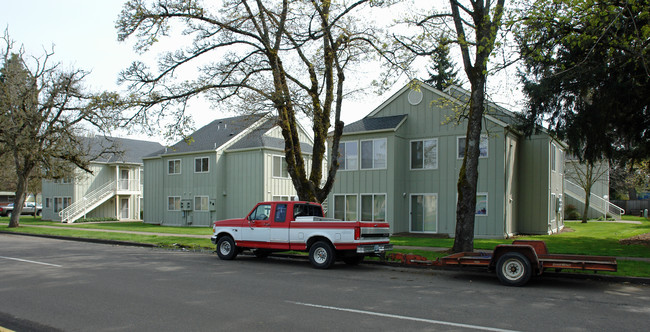 Carolina 100 Apartments in Lebanon, OR - Building Photo - Building Photo