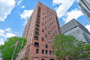 345 N Canal St in Chicago, IL - Building Photo