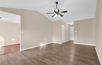 1332 Oak Knolls Dr in Fayetteville, NC - Building Photo - Building Photo