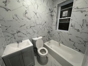 102 Dubois Ave in Staten Island, NY - Building Photo - Building Photo