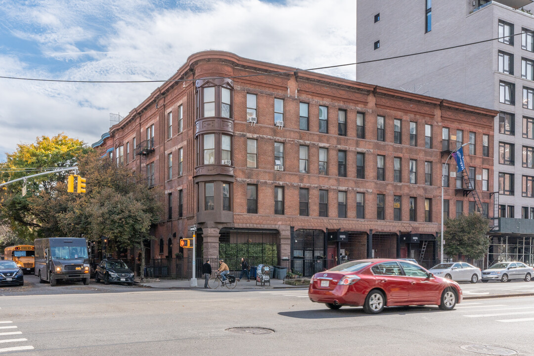 99 4th Ave in Brooklyn, NY - Foto de edificio