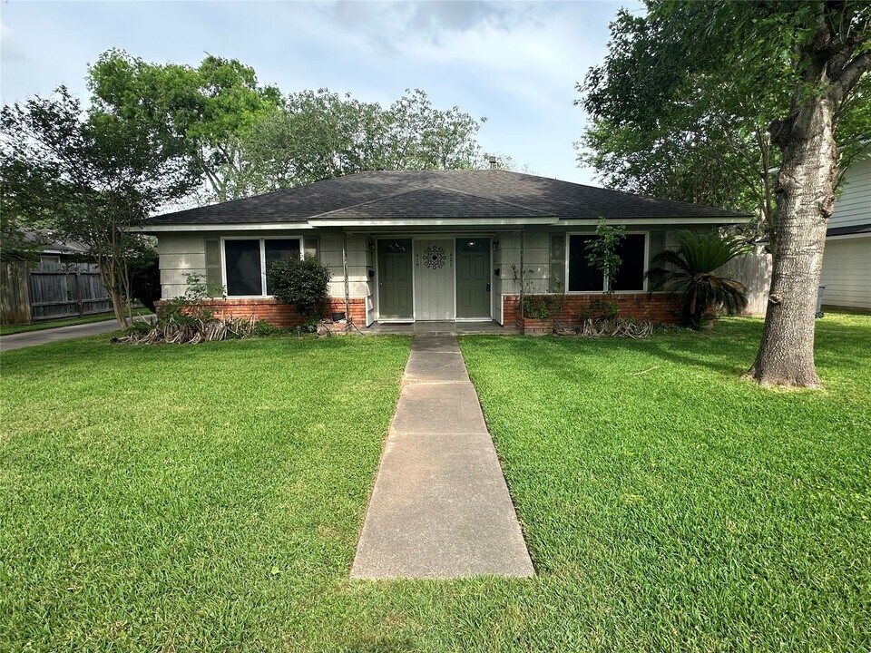 421 S Belknap St in Sugar Land, TX - Foto de edificio
