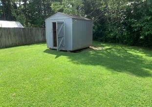 1679 Scarborough Rd in Greenville, NC - Building Photo - Building Photo