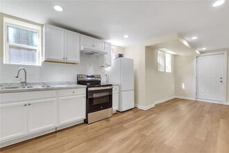 998 Mayson Turner Rd NW in Atlanta, GA - Foto de edificio - Building Photo