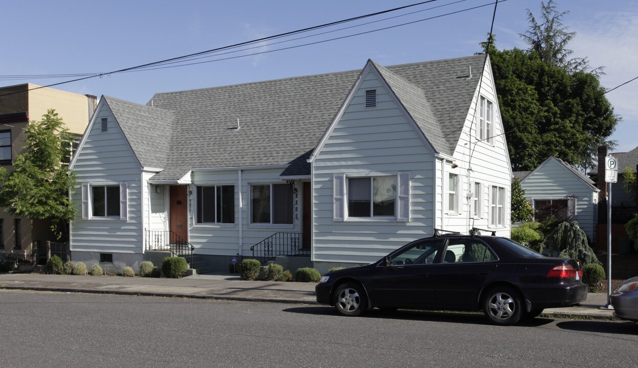 Lerkin Condos at Mt. Tabor in Portland, OR - Foto de edificio