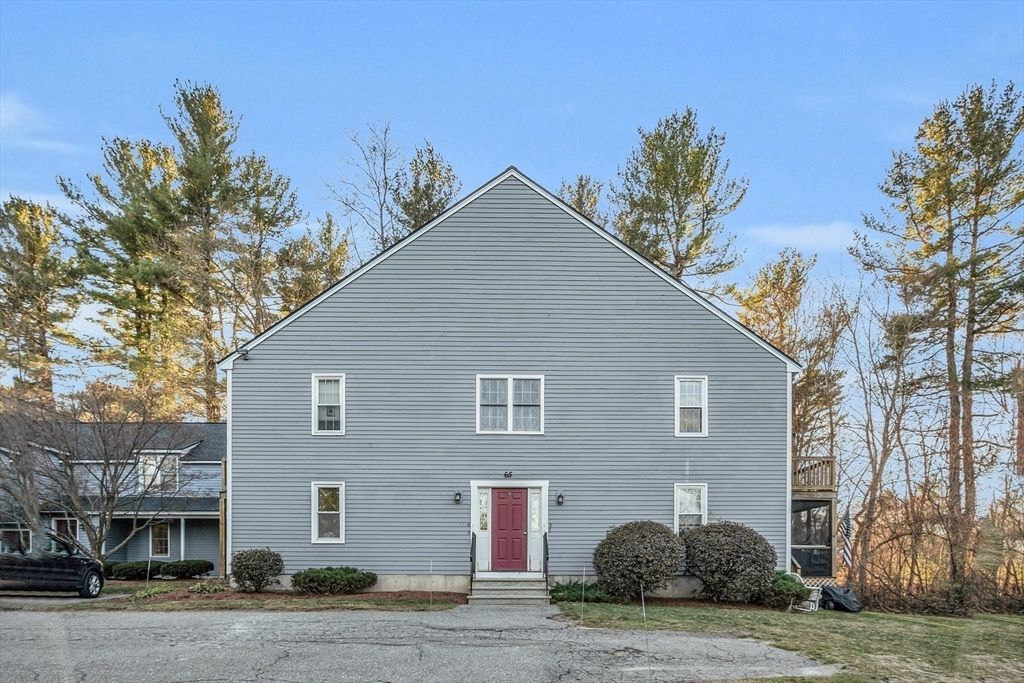 65 Lantern Ln in Dracut, MA - Building Photo