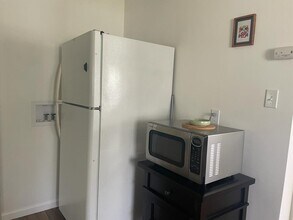 25 Chester Rd in Becket, MA - Foto de edificio - Building Photo