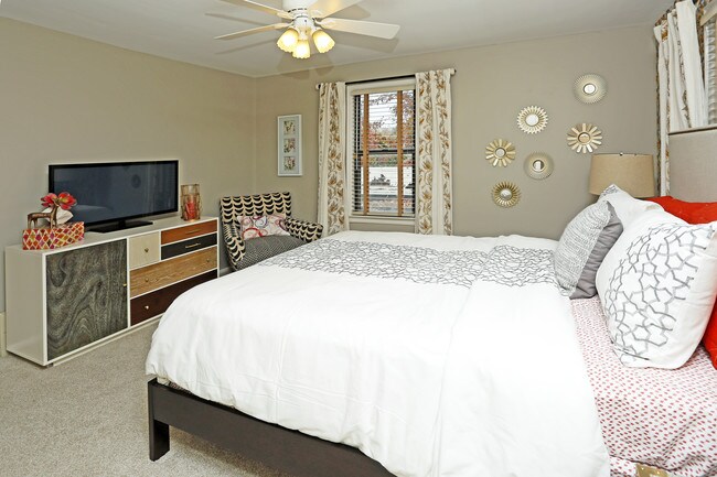 Huntington Parc in Oak Park, MI - Building Photo - Interior Photo