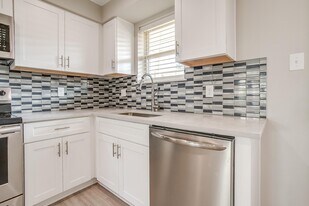 5076 Matilda St, Unit 127 in Dallas, TX - Building Photo