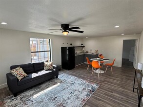 201 Eastwood St in Houston, TX - Building Photo - Building Photo