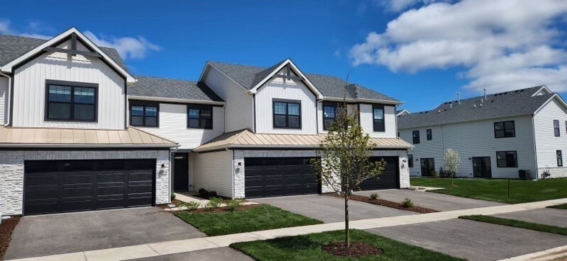 895 Brielle Blvd in Gilberts, IL - Building Photo