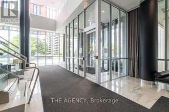 9471 Yonge St in Richmond Hill, ON - Building Photo - Building Photo