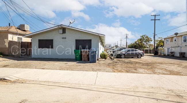 1212 California St in Bakersfield, CA - Building Photo - Building Photo