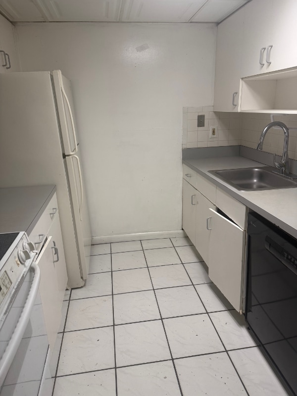 14201 N Kendall Dr in Miami, FL - Building Photo - Building Photo