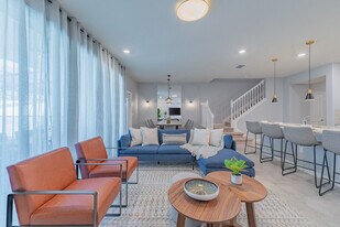 886 Paradise Dr in Davenport, FL - Building Photo