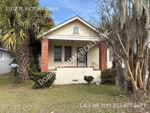 1102 W Victory Dr in Savannah, GA - Building Photo - Building Photo