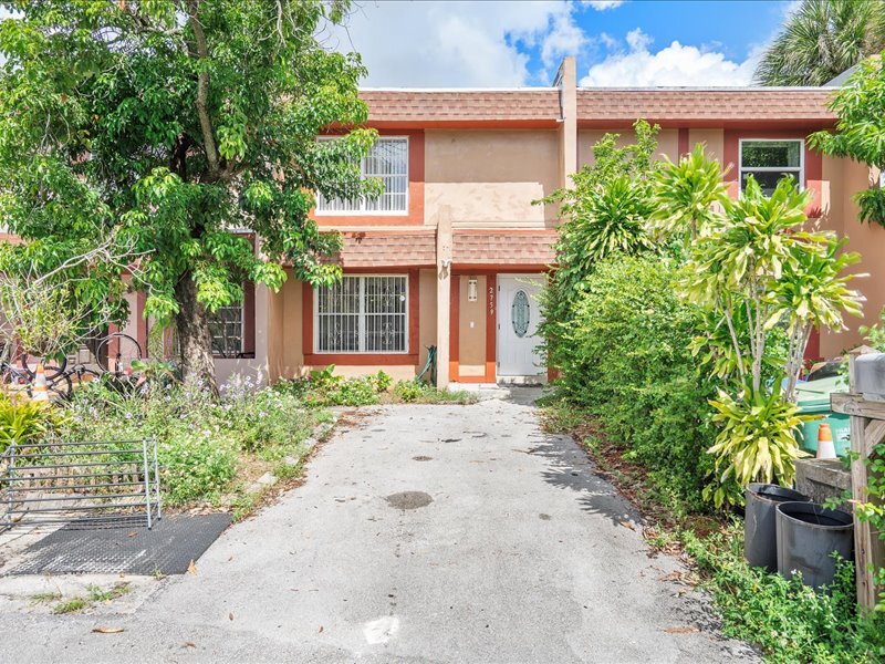 2759 NW 198th Ter in Miami Gardens, FL - Building Photo