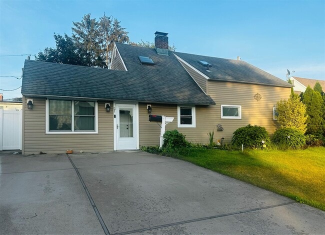 property at 21 Potter Ln