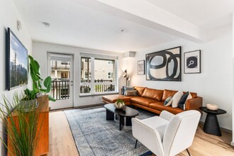 2950 NE 11th St in Renton, WA - Foto de edificio - Building Photo