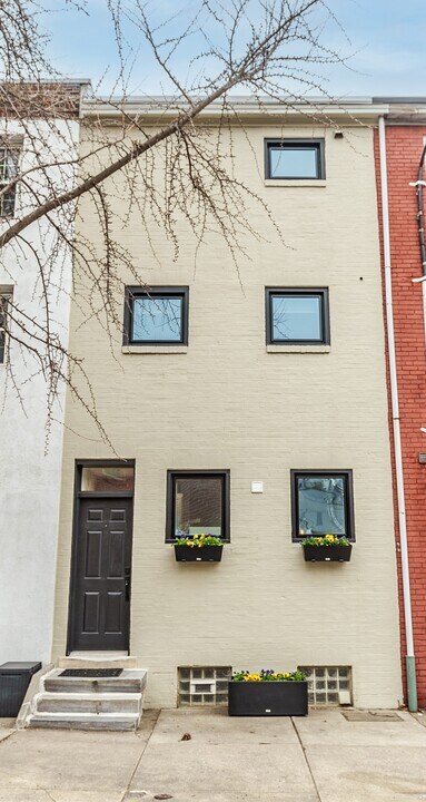 2010 1/2 Addison Street in Philadelphia, PA - Building Photo
