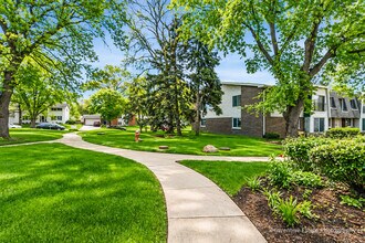 2711 Hobson Rd in Woodridge, IL - Building Photo - Building Photo