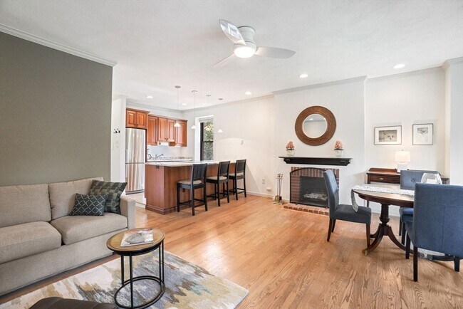 231 W Newton St, Unit 4