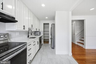 1214 Fox Run Pl in Woodbridge, VA - Building Photo