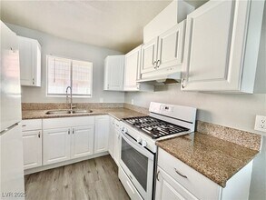 1720 Cordoba Ln, Unit D in Las Vegas, NV - Building Photo - Building Photo