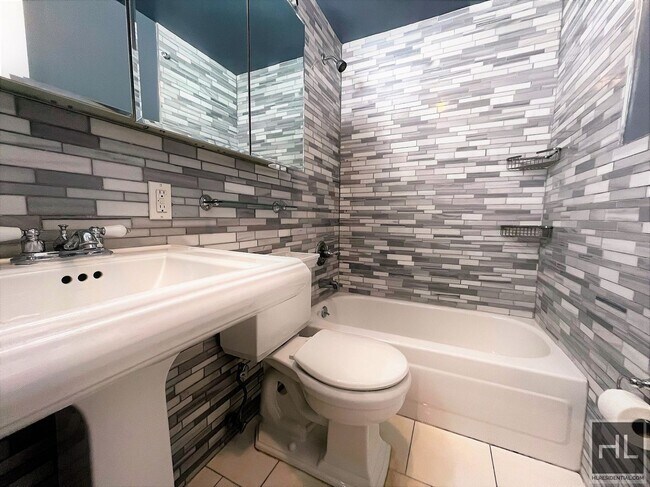 West 14th Street in New York, NY - Building Photo - Building Photo