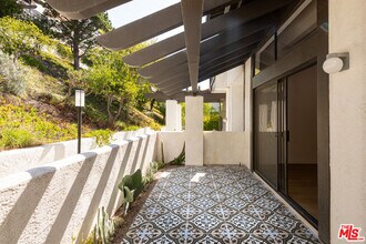 1566 Michael Ln in Los Angeles, CA - Building Photo - Building Photo