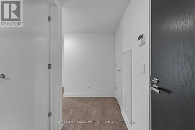 501 Yonge St in Toronto, ON - Building Photo - Building Photo