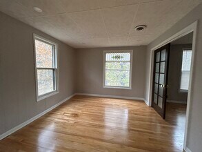 512 8th Ave NE, Unit 512 8th Ave NE Unit 2 in Minneapolis, MN - Building Photo - Building Photo