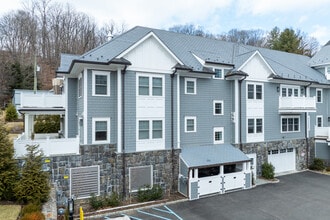The Byram-Armonk Condominiums in Armonk, NY - Foto de edificio - Building Photo