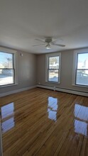 53 Halifax St, Unit 1 in Winslow, ME - Foto de edificio - Building Photo