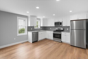 389 Highland Ave in Waterbury, CT - Building Photo