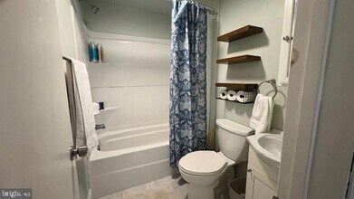 1554 N Lawrence St in Philadelphia, PA - Foto de edificio - Building Photo