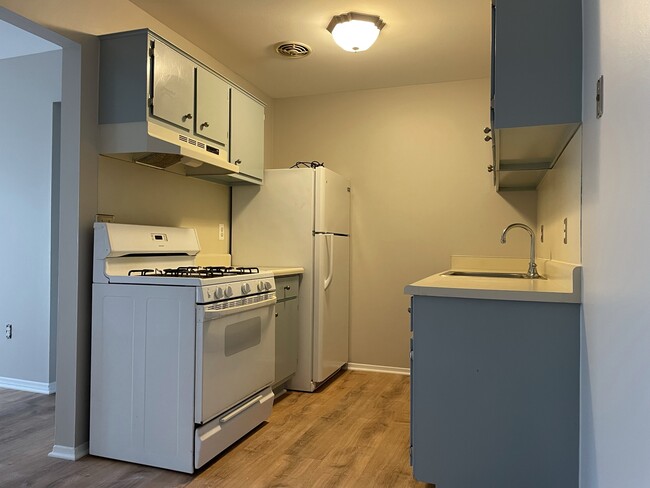 38290 Fairway Ct, Unit #155 in Clinton Township, MI - Foto de edificio - Building Photo
