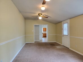 10 N Farmersville Rd in Ephrata, PA - Building Photo - Building Photo