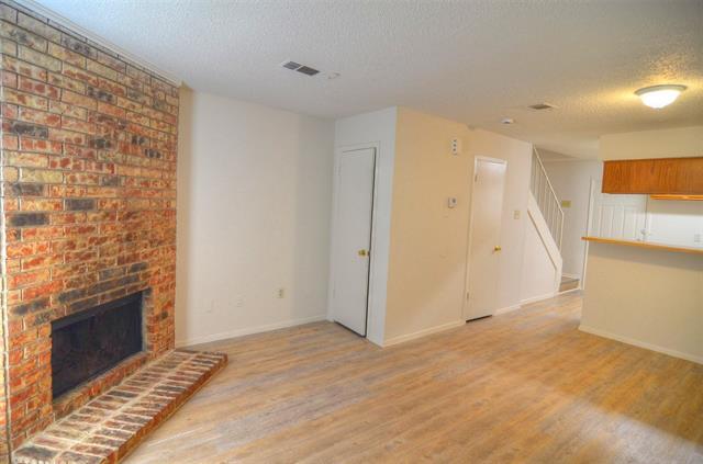 9451 Olde Village Ct in Dallas, TX - Building Photo - Building Photo