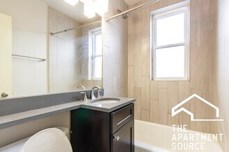 515 W Belmont Ave, Unit 46 in Chicago, IL - Building Photo - Building Photo