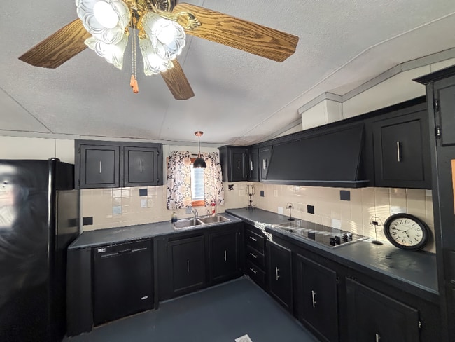 711 N 19th St in Hamilton, IL - Foto de edificio - Building Photo