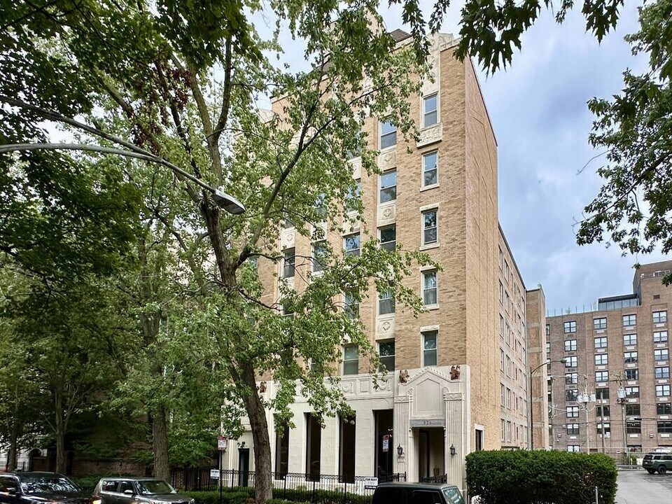 925 W Carmen Ave in Chicago, IL - Foto de edificio