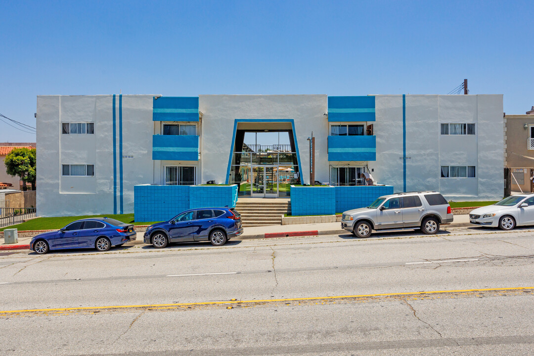 Hillside Plaza Apartments in Lomita, CA - Building Photo