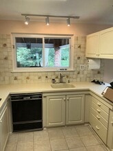 303 Charlton Ct in Silver Spring, MD - Building Photo - Building Photo