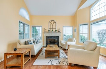68 Autumn Ridge Rd in Bedminster, NJ - Building Photo - Building Photo