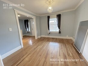 815 Arthur Rd in Windsor, ON - Building Photo - Building Photo