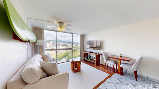 2211 Ala Wai Blvd in Honolulu, HI - Building Photo - Building Photo