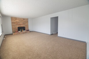 1731 Augsburg Dr, Unit Upstairs in Billings, MT - Building Photo