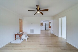 2562 18th Ave N in St. Petersburg, FL - Building Photo - Building Photo